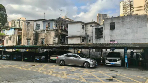 赛龙村