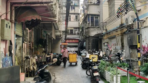  吓屋村