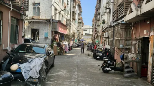  吓屋村