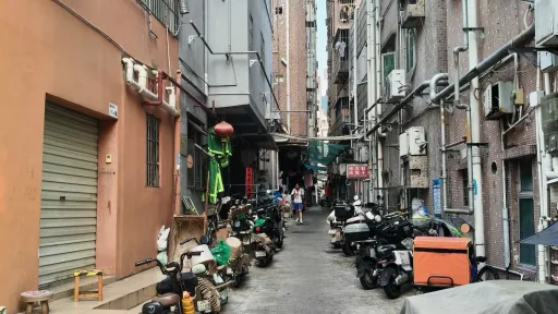 塘朗村