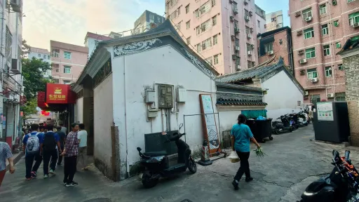 塘朗村