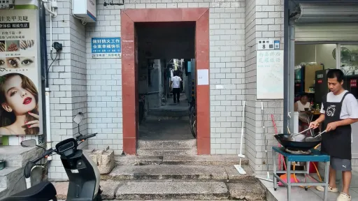 塘朗村