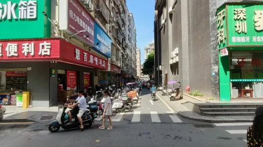 石岩老街村