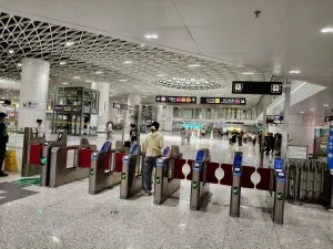 岗厦村地铁站