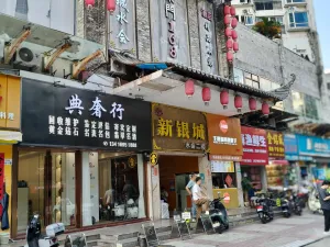 赛龙村