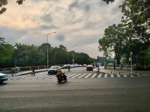 塘朗村