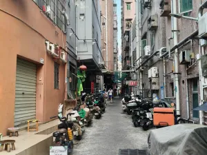 塘朗村
